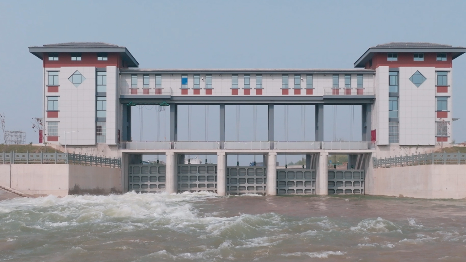 大俞閘開閘放水